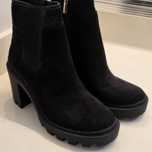 Jennifer Lopez Elegant Black Suede Heeled Boots